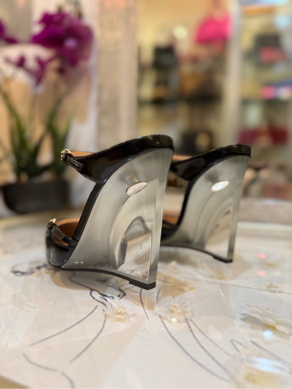 Gucci Black Patent Leather Pointed-Toe Clear Wedge Mules - Picture 3 of 12